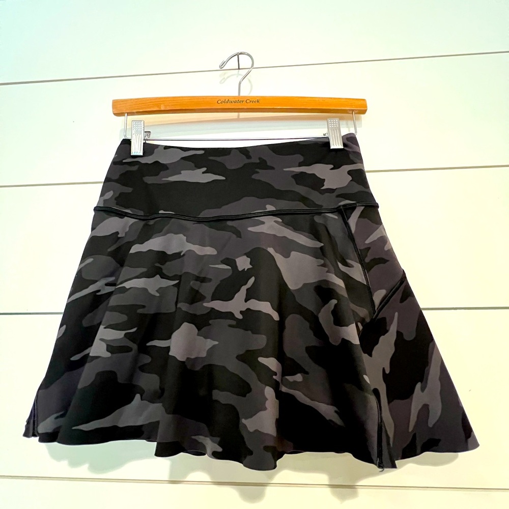 Athleta Camo Match Point Skirt with under shorts size XS tennis activewear